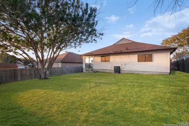 7910 chestnut barr, Converse, TX 78109