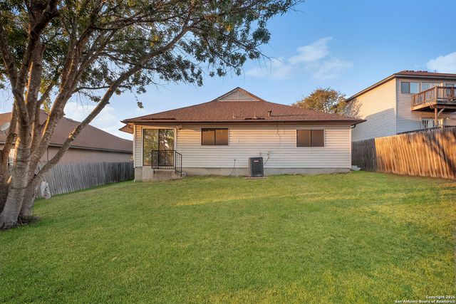 7910 chestnut barr, Converse, TX 78109