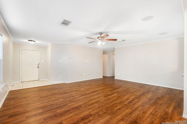 7910 chestnut barr, Converse, TX 78109