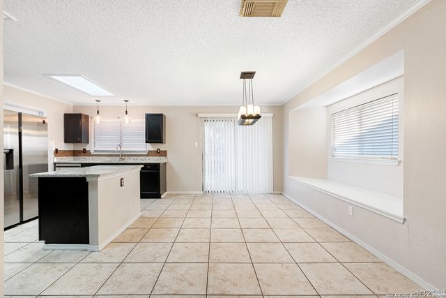 7910 chestnut barr, Converse, TX 78109