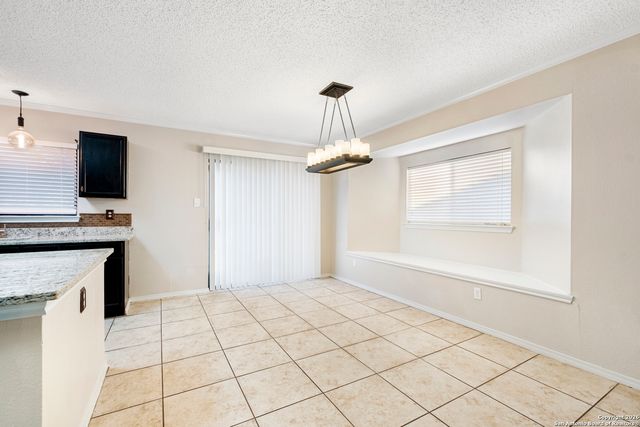 7910 chestnut barr, Converse, TX 78109