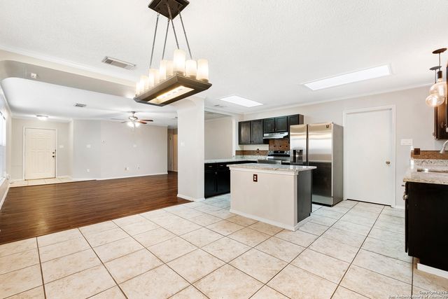 7910 chestnut barr, Converse, TX 78109