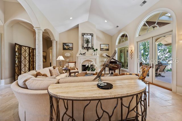 127 Fort Walker Dr, Hilton Head Island, SC 29928
