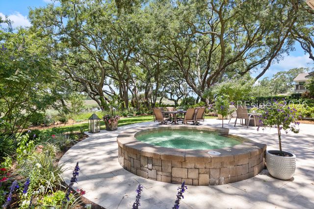 127 Fort Walker Dr, Hilton Head Island, SC 29928
