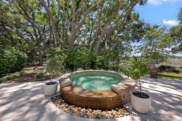 127 Fort Walker Dr, Hilton Head Island, SC 29928