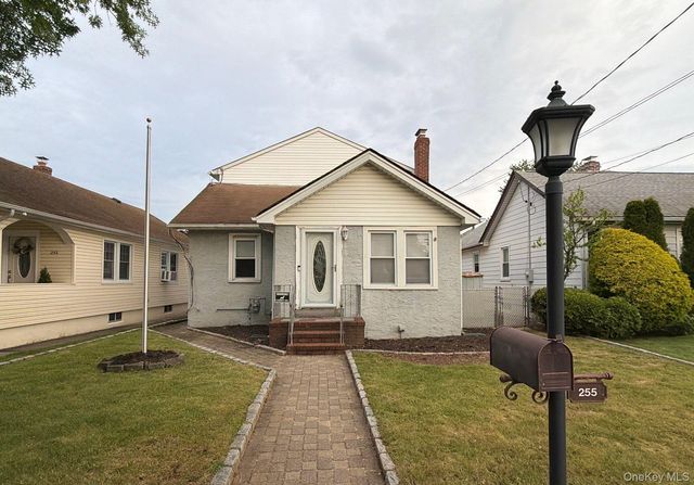 255 Rolling Street, Malverne, NY 11565