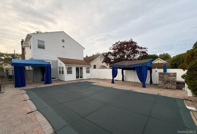 255 Rolling Street, Malverne, NY 11565