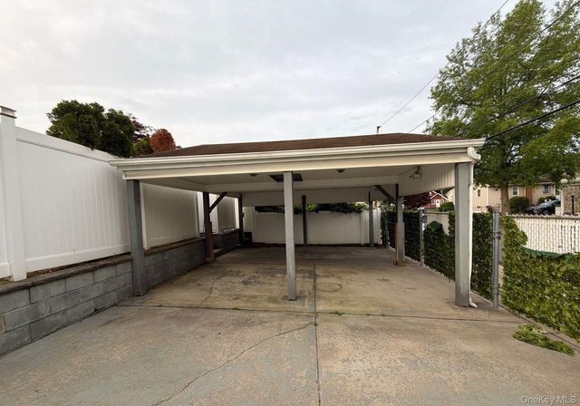255 Rolling Street, Malverne, NY 11565