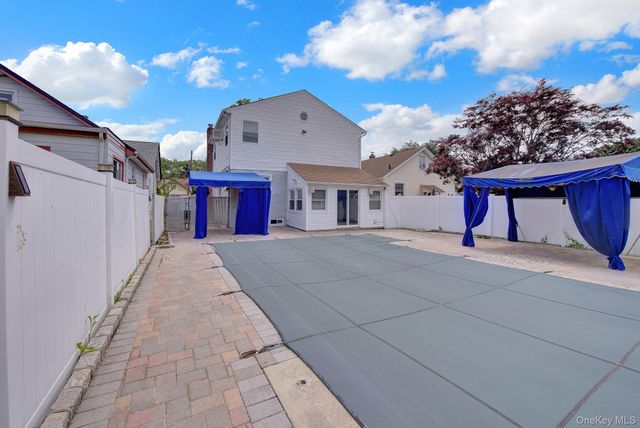 255 Rolling Street, Malverne, NY 11565