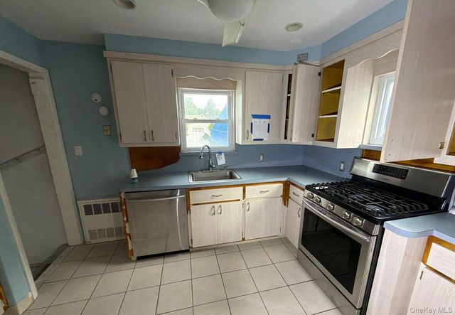 255 Rolling Street, Malverne, NY 11565