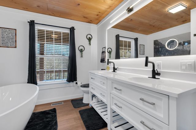 1956 Vanzant Bend Rd, Belvidere, TN 37306