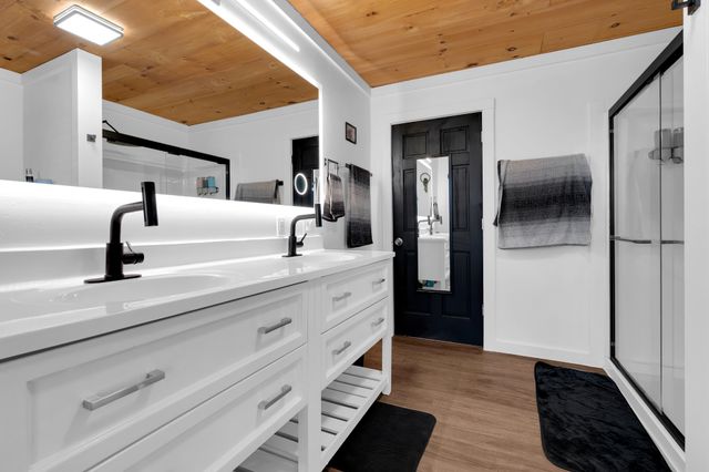 1956 Vanzant Bend Rd, Belvidere, TN 37306