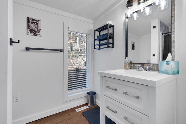 1956 Vanzant Bend Rd, Belvidere, TN 37306