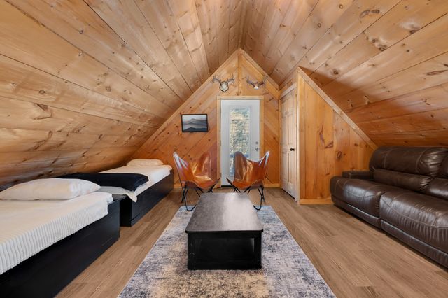 1956 Vanzant Bend Rd, Belvidere, TN 37306