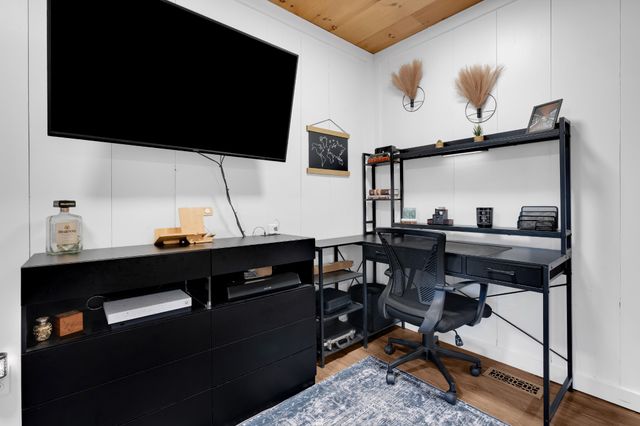 1956 Vanzant Bend Rd, Belvidere, TN 37306