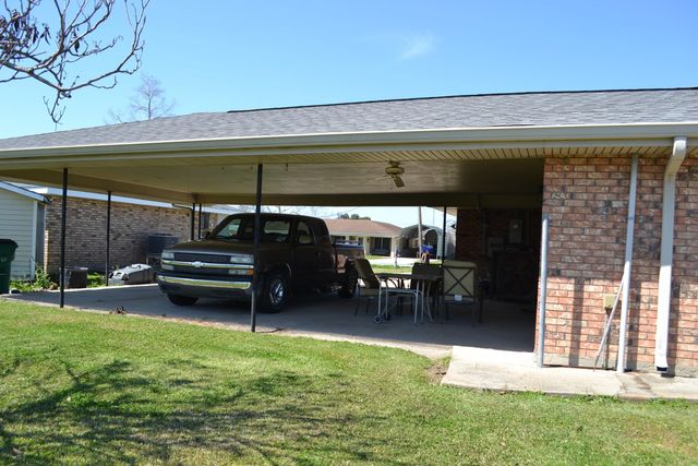 163 Comeaux Dr, Lockport, LA 70374