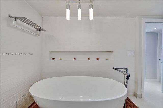2751 S Ocean Drive 908S, Hollywood, FL 33019