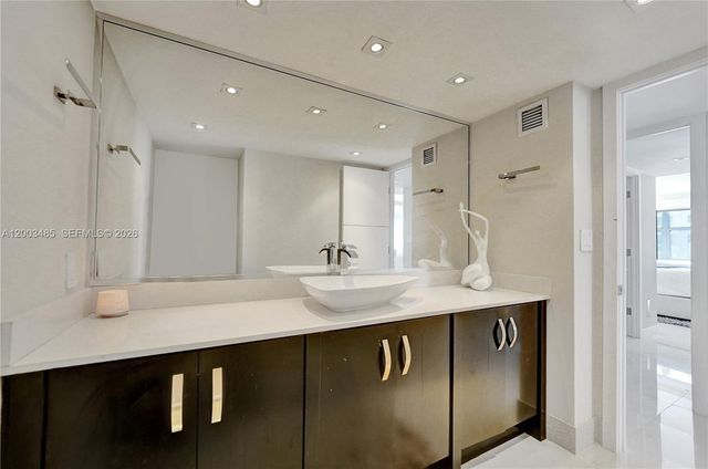 2751 S Ocean Drive 908S, Hollywood, FL 33019