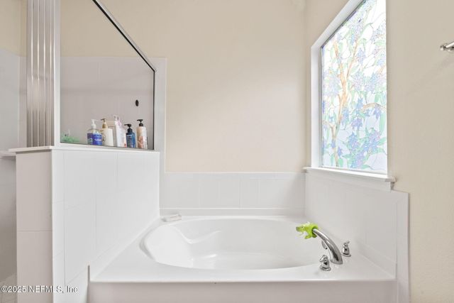 300 E AUBURN OAKS Road E, Jacksonville, FL 32218