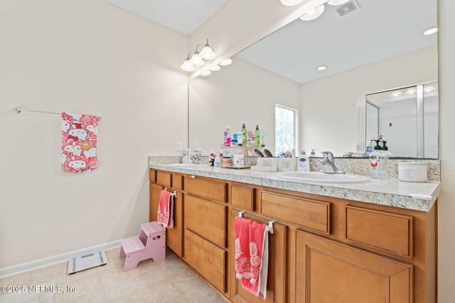 300 E AUBURN OAKS Road E, Jacksonville, FL 32218