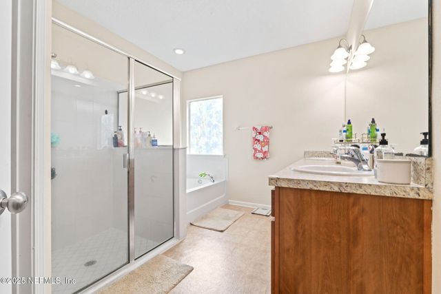 300 E AUBURN OAKS Road E, Jacksonville, FL 32218