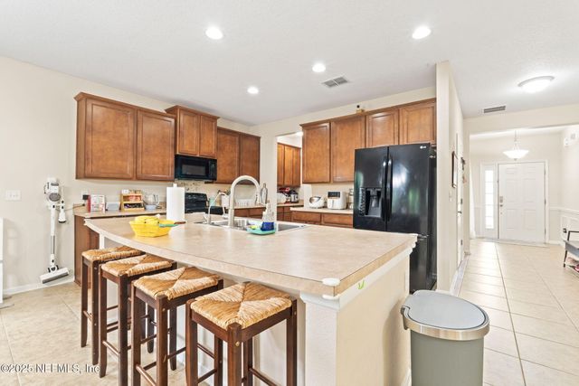 300 E AUBURN OAKS Road E, Jacksonville, FL 32218