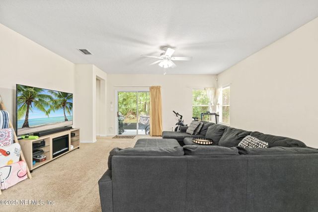 300 E AUBURN OAKS Road E, Jacksonville, FL 32218