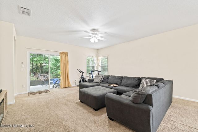 300 E AUBURN OAKS Road E, Jacksonville, FL 32218