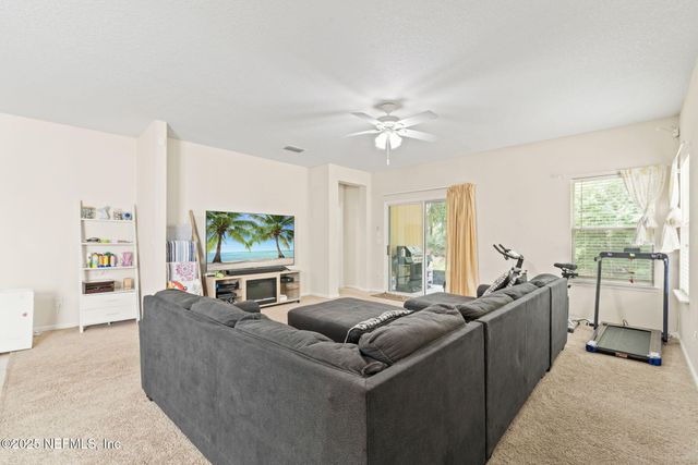 300 E AUBURN OAKS Road E, Jacksonville, FL 32218