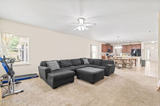 300 E AUBURN OAKS Road E, Jacksonville, FL 32218