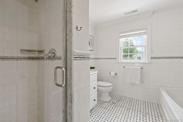 18 Sammis Lane, White Plains, NY 10605