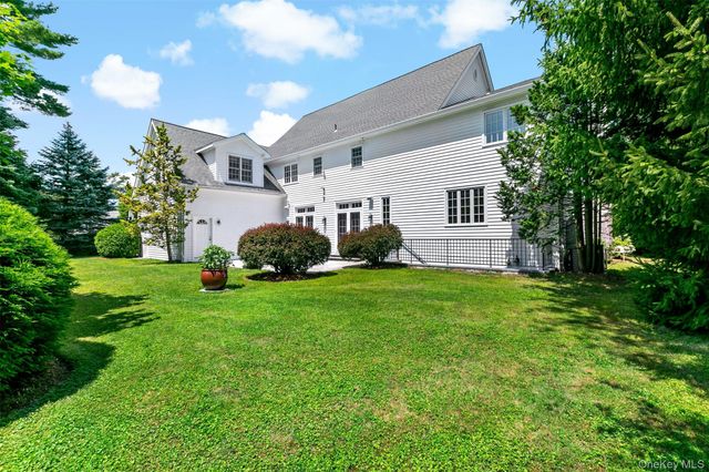 18 Sammis Lane, White Plains, NY 10605