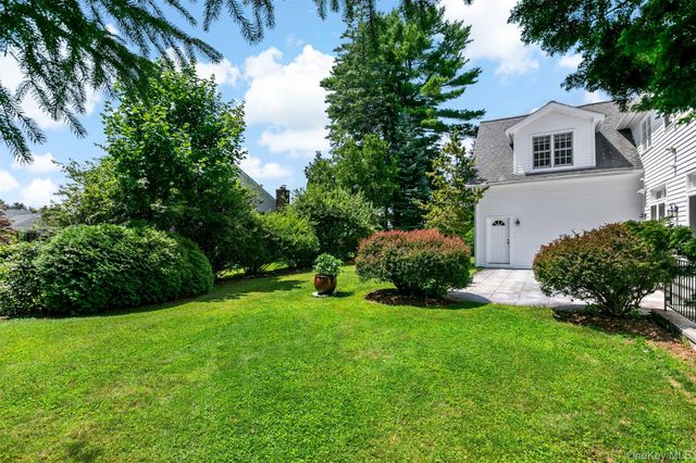 18 Sammis Lane, White Plains, NY 10605
