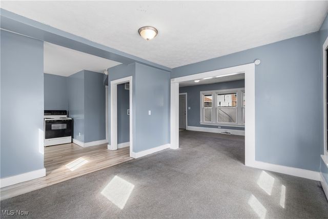 594 Columbia Avenue, Akron, OH 44310