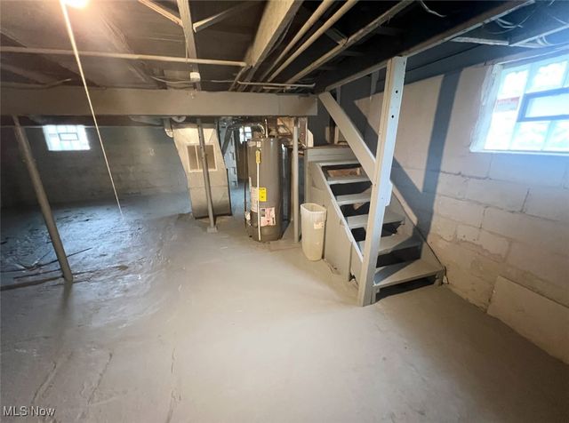 594 Columbia Avenue, Akron, OH 44310