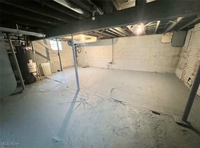 594 Columbia Avenue, Akron, OH 44310