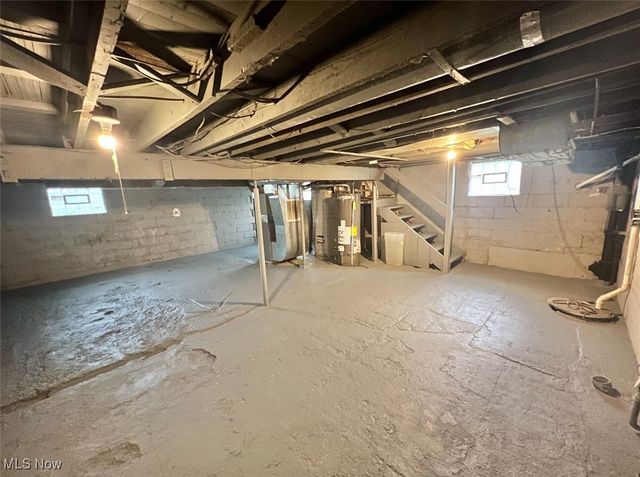 594 Columbia Avenue, Akron, OH 44310