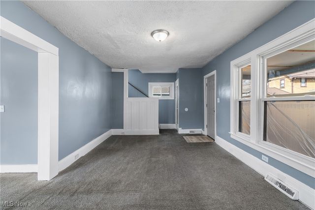 594 Columbia Avenue, Akron, OH 44310