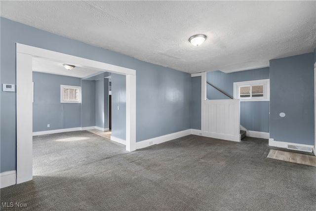 594 Columbia Avenue, Akron, OH 44310