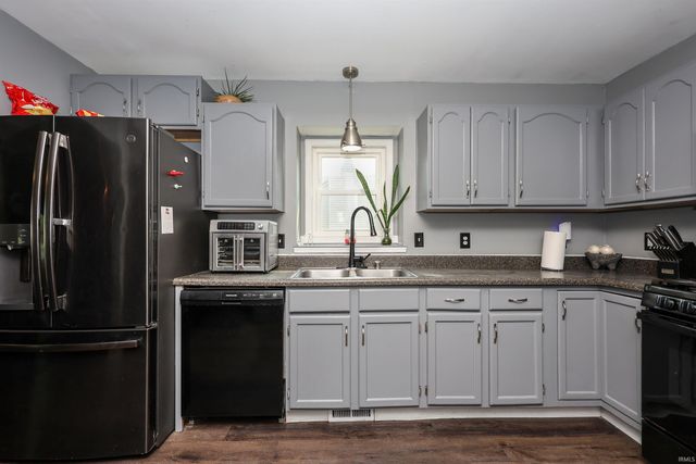 8605 Hempford Drive, Fort Wayne, IN 46819