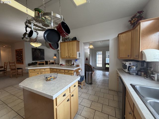 404 S COLLEGE St, Joseph, OR 97846