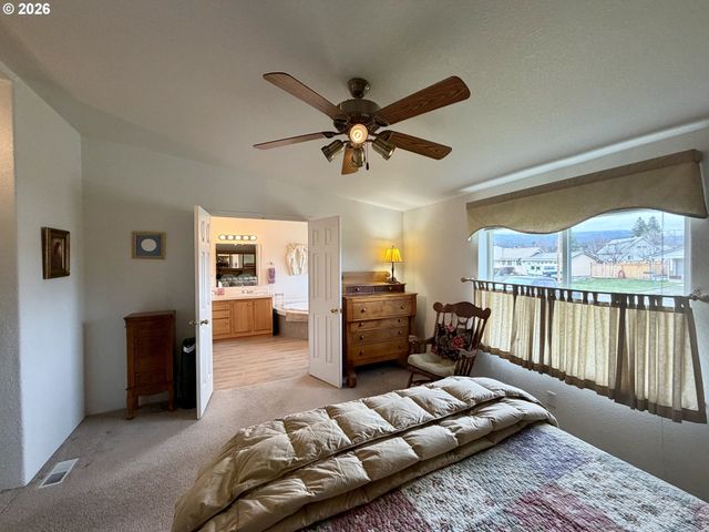 404 S COLLEGE St, Joseph, OR 97846