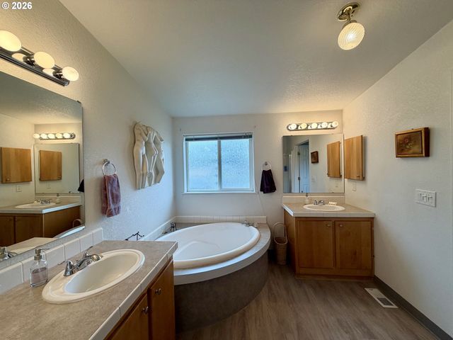 404 S COLLEGE St, Joseph, OR 97846