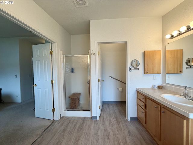 404 S COLLEGE St, Joseph, OR 97846