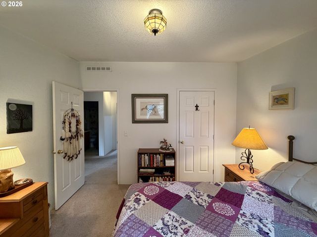 404 S COLLEGE St, Joseph, OR 97846