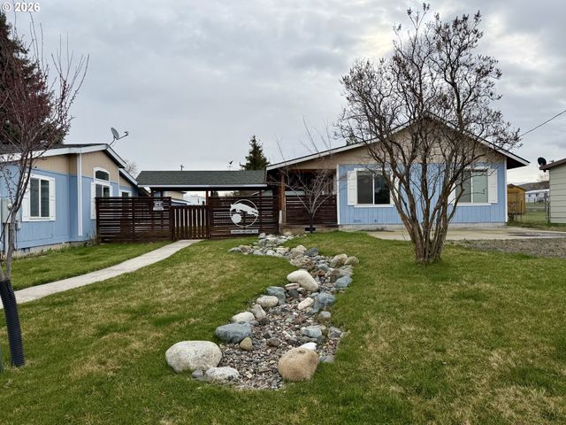 404 S COLLEGE St, Joseph, OR 97846