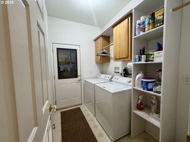 404 S COLLEGE St, Joseph, OR 97846