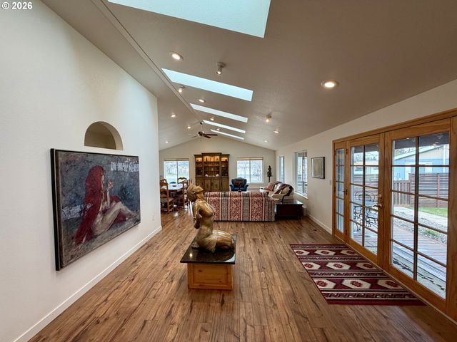 404 S COLLEGE St, Joseph, OR 97846