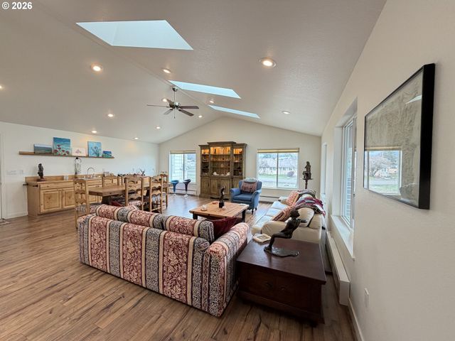 404 S COLLEGE St, Joseph, OR 97846