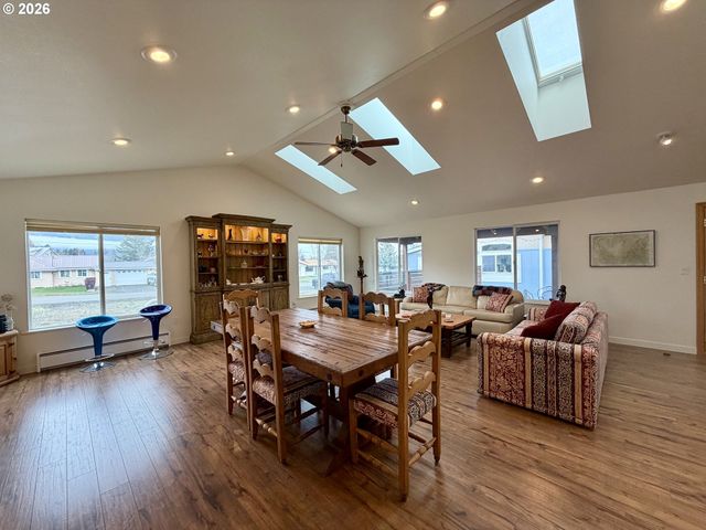 404 S COLLEGE St, Joseph, OR 97846